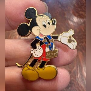 DISNEY Pin - Mickey wearing lanyard and handing out a pin! Pin #11063 - VINTAGE